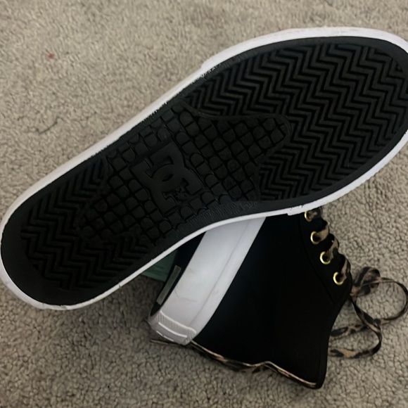 DC Animal print High top sneakers size 6.5 - Picture 8 of 8